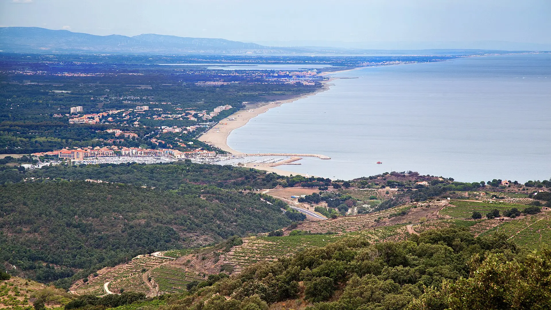 La baie d’Argelès-sur-Mer vue des Albères