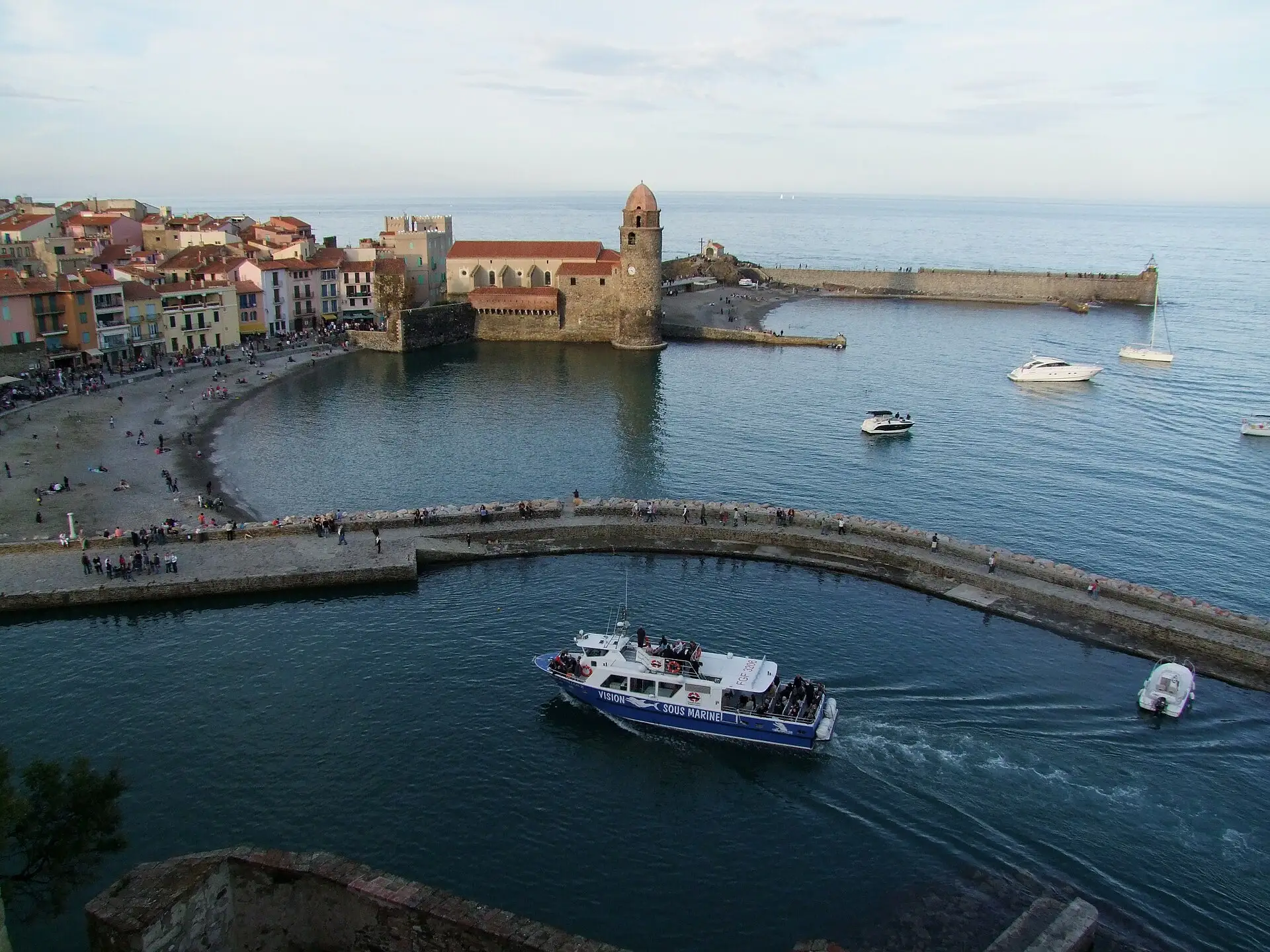 L’église Notre-Dame-des-Anges et son clocher à Collioure